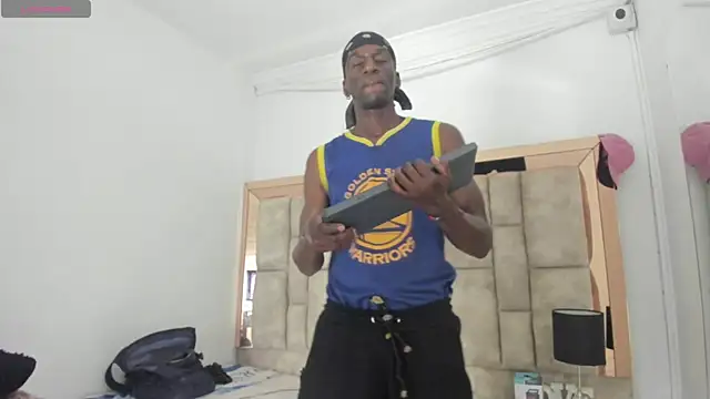 Titan Moreno  online show from July 7, 2:11 am