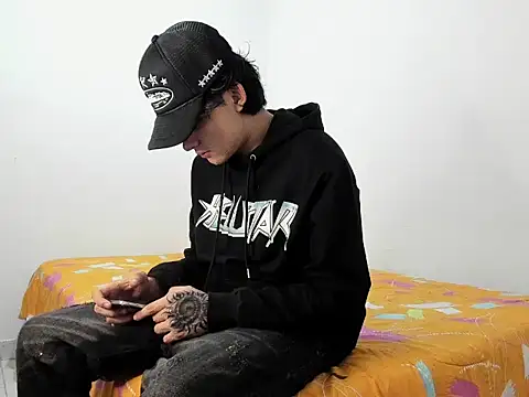monky 0002 online show from May 8, 11:49 pm