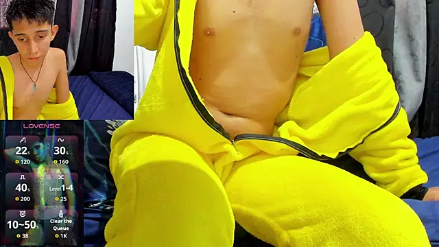 gomitaboy1 online show from May 12, 7:33 pm