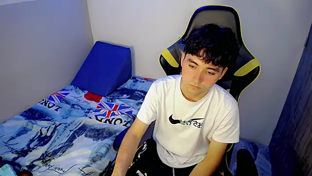 Luigii  online show from March 5, 3:03 am