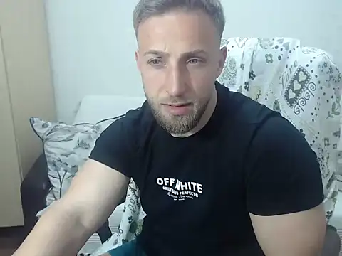 BlondEagleMuscle online show from May 1, 8:00 pm