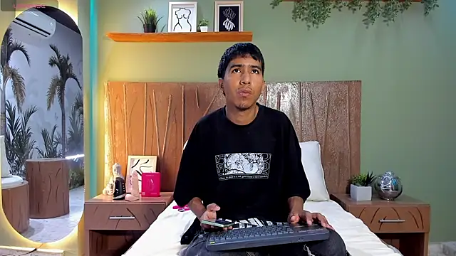 Ender h0tt online show from July 3, 8:57 pm