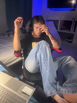 AngelLatinBoy online show from April 12, 3:53 am