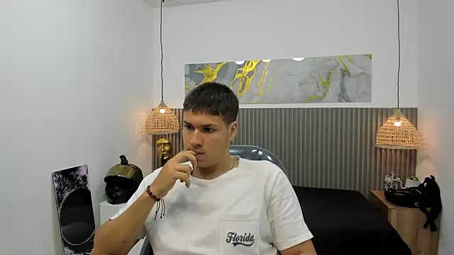 AlessandroFranco online show from May 15, 1:41 pm