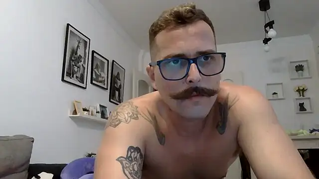 yanick931 online show from August 6, 9:54 pm