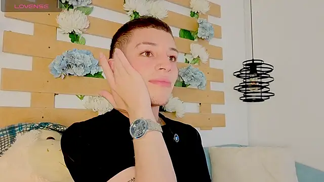 Luca Prince  online show from April 28, 3:44 am