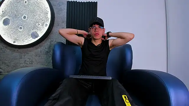 Bennet-Grayy online show from May 20, 4:41 am