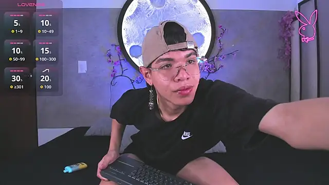 Bennet-Grayy online show from May 21, 12:31 pm