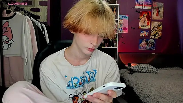 sweet peach    online show from July 9, 5:49 pm