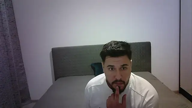 Gianiboy99 online show from May 6, 9:15 pm