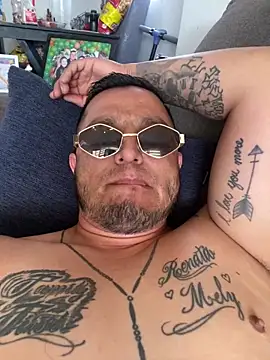 HOTB0Y18 online show from May 25, 5:52 pm