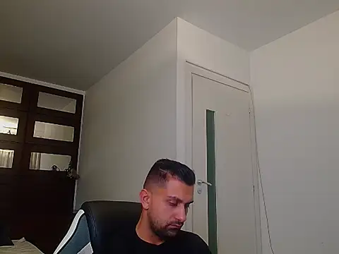 BryceReign online show from May 10, 5:42 am
