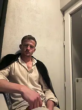 globalfucker34 online show from May 20, 11:00 pm
