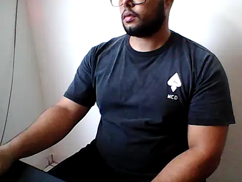 Derick 013 online show from May 22, 5:40 pm