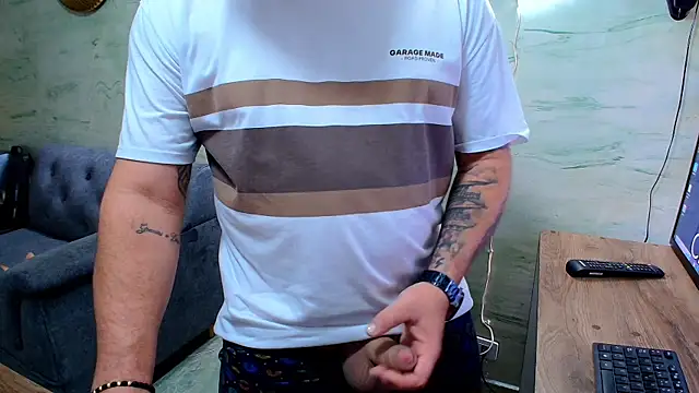 maximo daddy online show from April 25, 1:41 pm