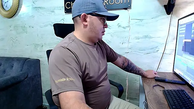 maximo daddy online show from May 6, 1:33 pm