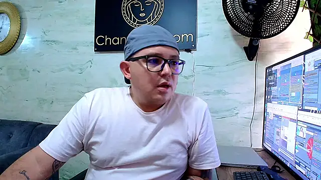 maximo daddy online show from April 29, 5:30 pm
