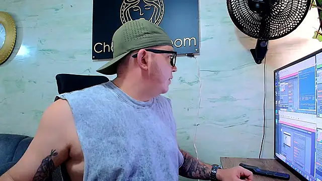 maximo daddy online show from May 9, 2:07 pm