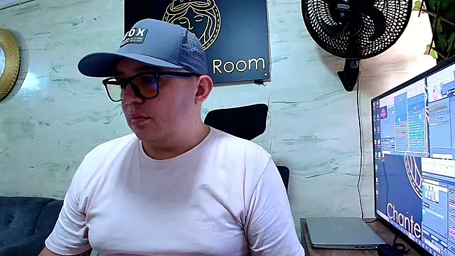 maximo daddy online show from April 29, 2:55 pm