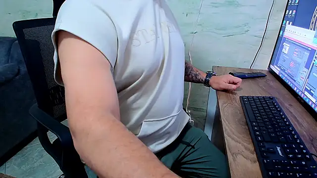 maximo daddy online show from May 10, 2:07 pm
