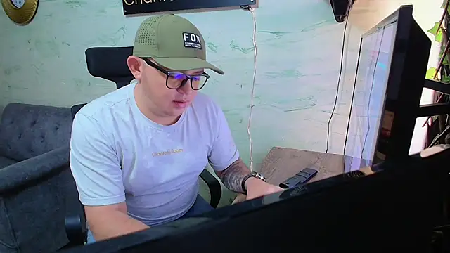 maximo daddy online show from April 23, 12:20 pm