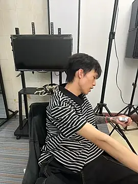 zzzzppp3 online show from May 6, 1:55 pm