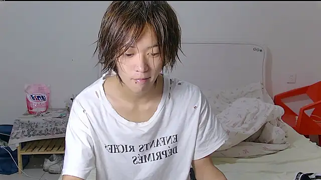 buding-001 online show from July 15, 12:01 pm