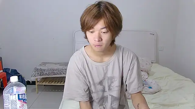 buding-001 online show from June 27, 2:34 pm