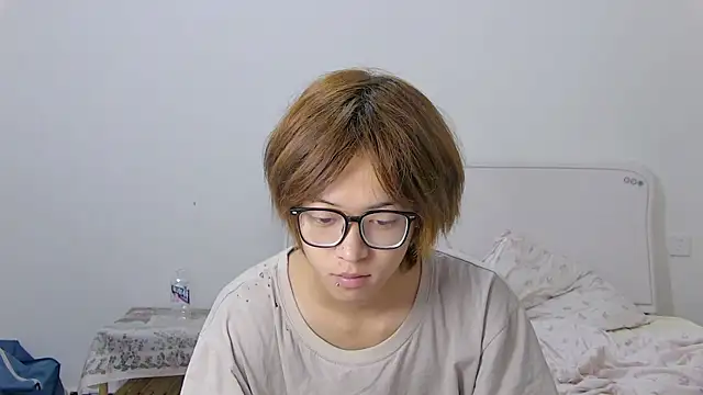 buding-001 online show from July 2, 12:44 pm