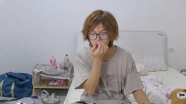 buding-001 online show from July 7, 10:52 am
