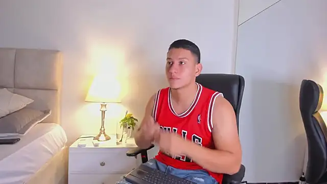Chriss Diamond online show from June 15, 8:45 pm