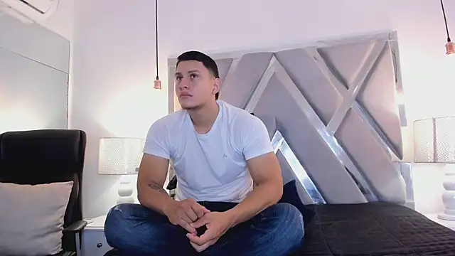 Chriss Diamond online show from April 24, 3:42 am