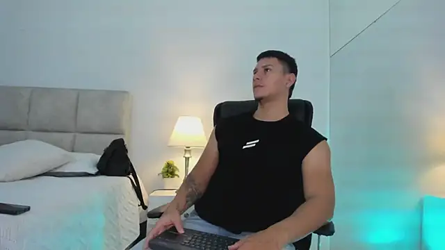 Chriss Diamond online show from May 15, 3:15 am