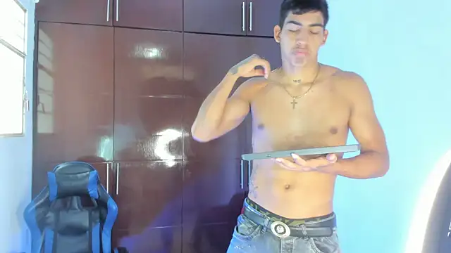 Milo LatinBoy online show from March 28, 7:25 pm
