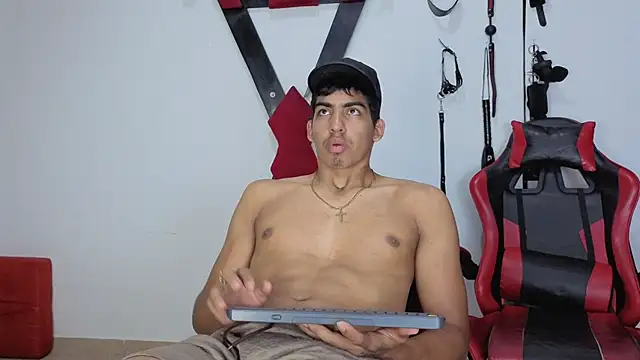Milo LatinBoy online show from April 6, 7:14 pm