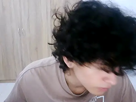 normalboy16 online show from April 3, 10:28 pm