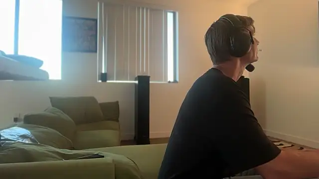 stokeyd44 online show from May 12, 1:47 am
