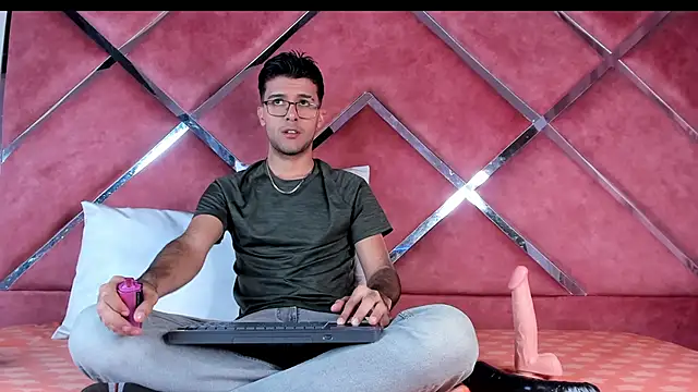 RodrigoColby2 online show from June 4, 3:23 am