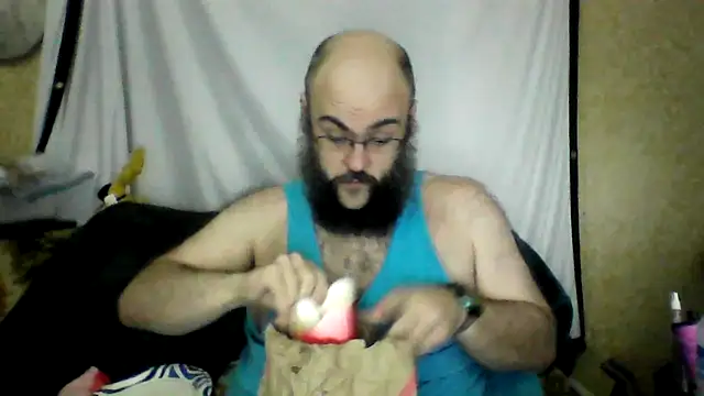 BriTheTopBear online show from May 3, 7:44 am
