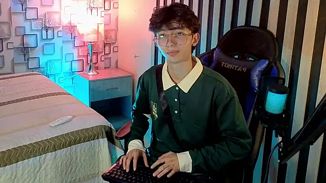 Twink Sebas7 online show from July 22, 7:39 pm
