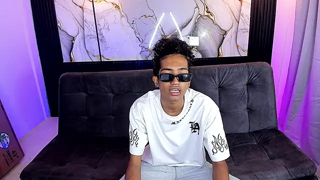 triiangel latinboy online show from June 11, 12:25 pm