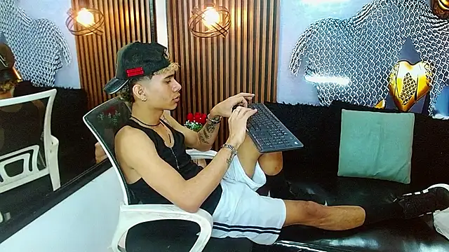 Skinny cute Alyer online show from June 5, 3:11 am