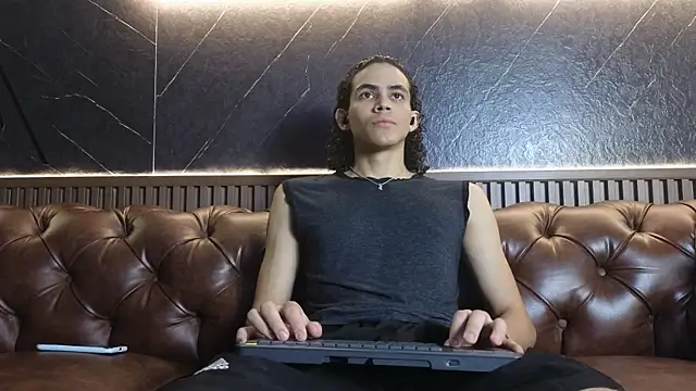 LucaAlessi online show from April 18, 1:23 pm