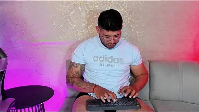 Im Axiel online show from April 21, 12:46 am