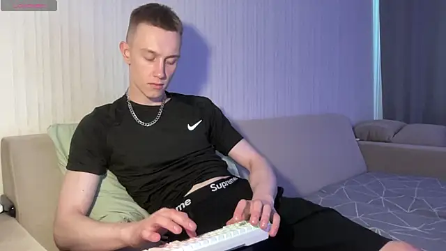 Travis Gracile online show from May 16, 10:23 am