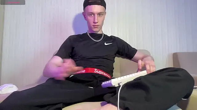Travis Gracile online show from April 30, 8:21 am