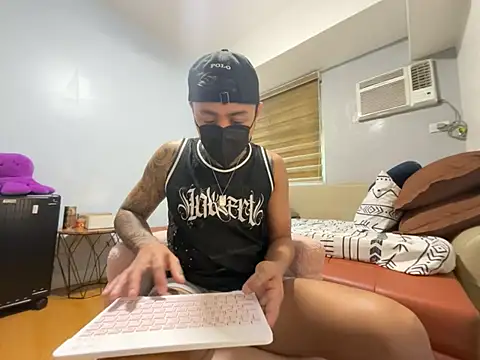 tattoo hottie online show from April 28, 10:14 pm