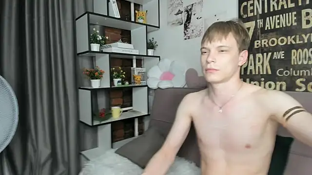 TwinkWhite online show from June 9, 10:33 pm
