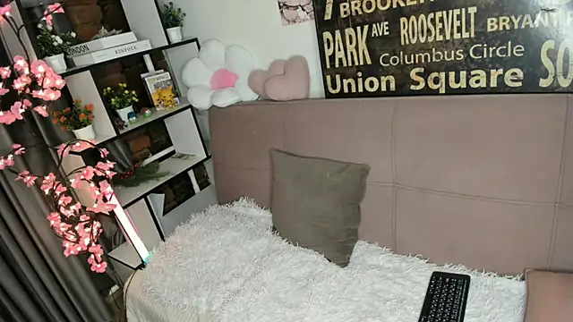 TwinkWhite online show from May 31, 9:27 pm