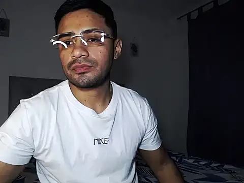 zeussexyhot online show from May 27, 5:48 am